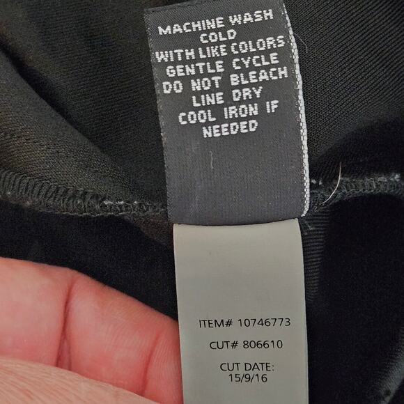 Torrid Black Goth Flocked Roses Print Pleated Pockets Mini Skirt | Women's 12 - Picture 9 of 11